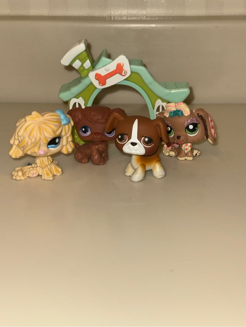 Four Littlest Pet Shop Puppies And Dog House